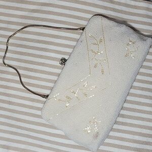 La Regale Vintage Cream Floral Beaded Clutch